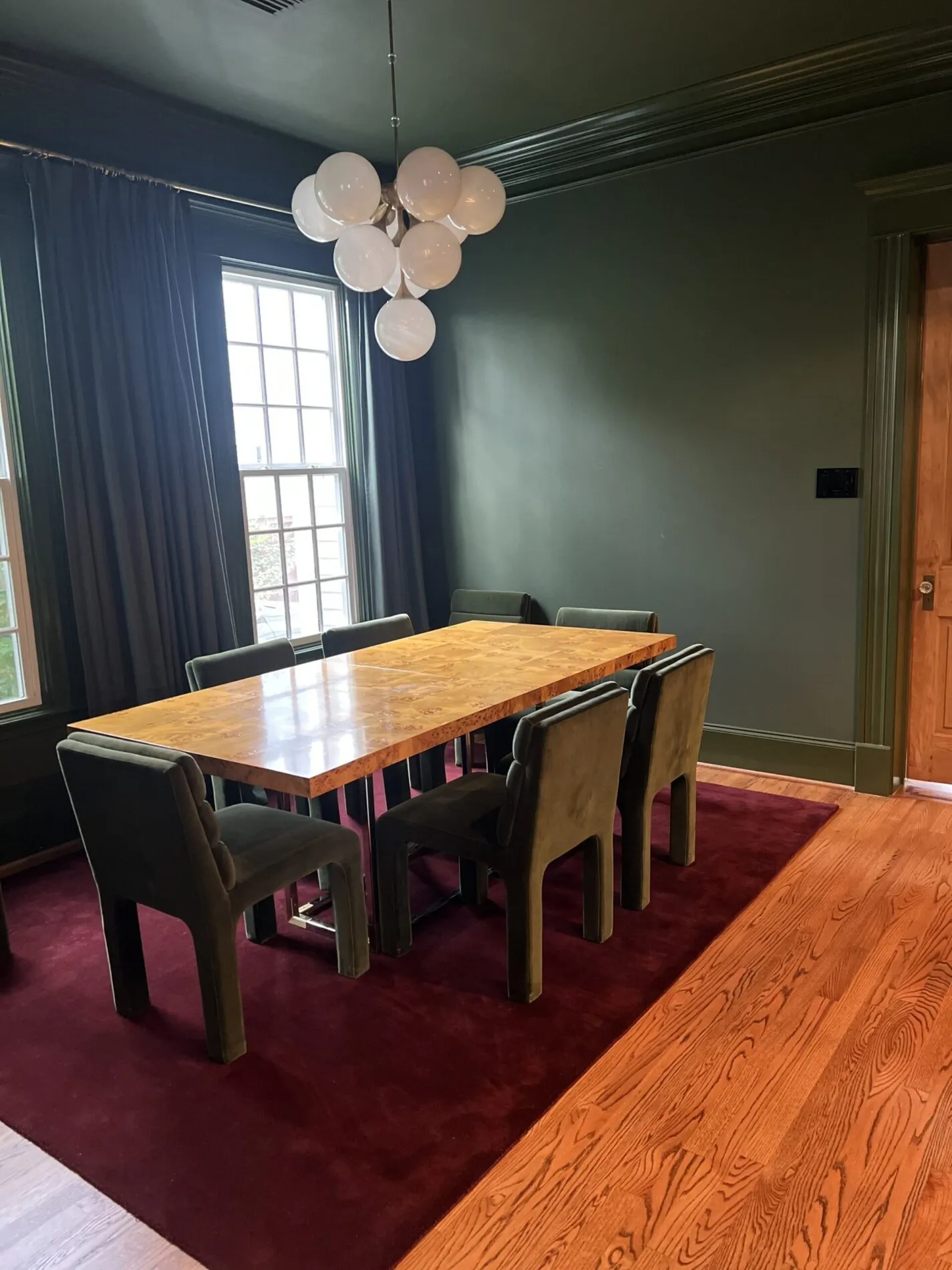 Clean dining room ready for move-in or move-out inspection