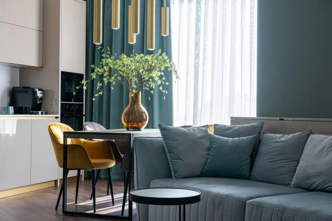 Bright, freshly cleaned living room in a Lakewood, CO home